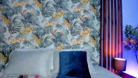 Lesly Bailey online show from October 9, 11:59 am