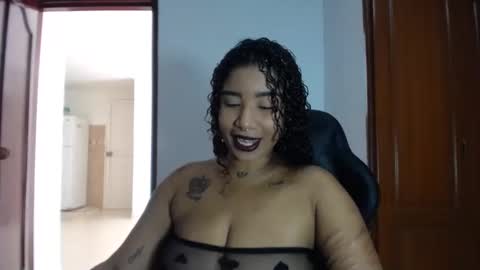 lesly online show from February 19, 7:48 pm