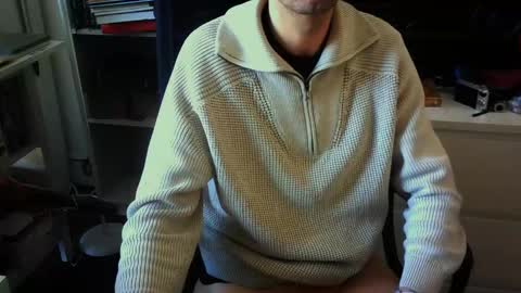 Snapshot of lestat_82 chatting on February 18, 11:00 am Vampiro Diurno online show from February 18, 11:00 am