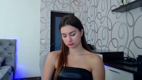 Emily online show from November 6, 11:02 am