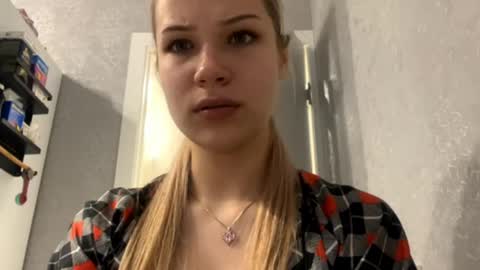 Kate online show from April 18, 1:13 pm