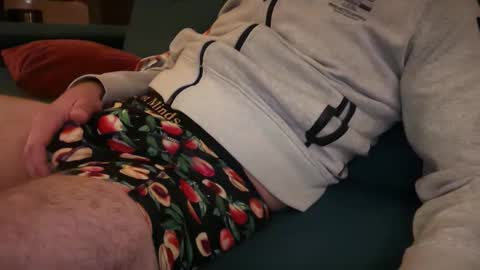 leukurrt online show from February 25, 7:17 pm