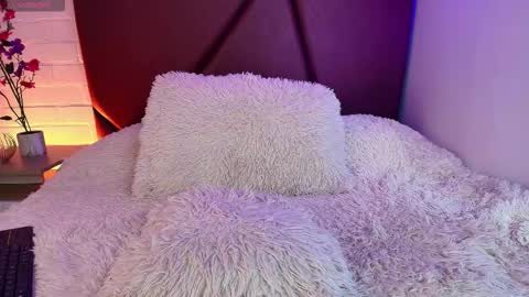 Lexi Howard  online show from March 26, 6:51 am