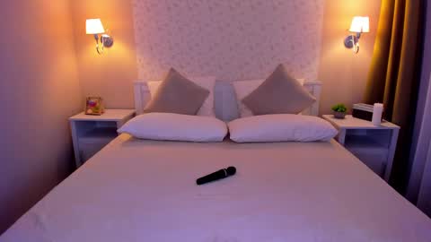 Snapshot of lexi_split chatting on February 18, 11:44 am Lexi GTM2 MonWedThurSatSun 1000am-400pm online show from February 18, 11:44 am