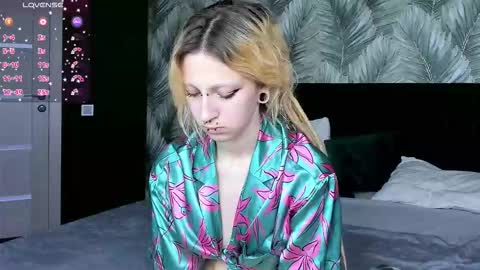Snapshot of lexy_woorhez chatting on September 13, 10:39 am Lexy online show from September 13, 10:39 am