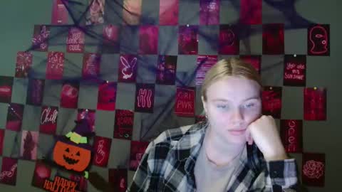 Snapshot of leyla_le chatting on October 10, 9:15 am Leyla online show from October 10, 9:15 am