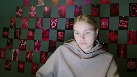 Snapshot of leyla_le chatting on September 30, 6:57 am Leyla online show from September 30, 6:57 am
