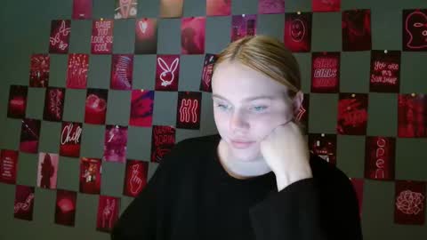 Snapshot of leyla_le chatting on October 1, 7:07 am Leyla online show from October 1, 7:07 am