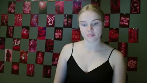 Snapshot of leyla_le chatting on September 13, 6:38 am Leyla online show from September 13, 6:38 am