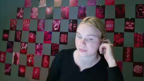 Snapshot of leyla_le chatting on September 26, 9:39 am Leyla online show from September 26, 9:39 am