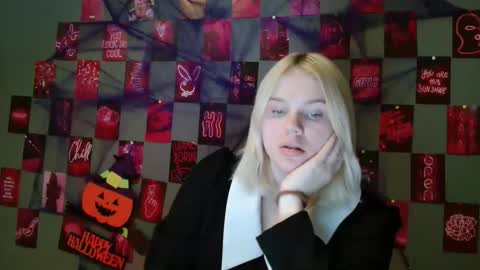Snapshot of leyla_le chatting on October 2, 7:07 am Leyla online show from October 2, 7:07 am
