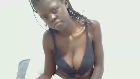 laylani69 online show from May 18, 4:07 am