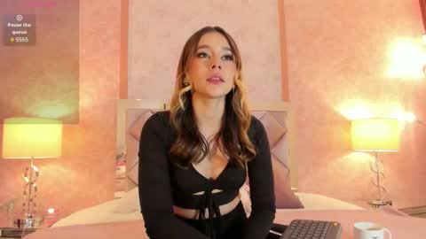 LEZY online show from November 18, 7:50 pm