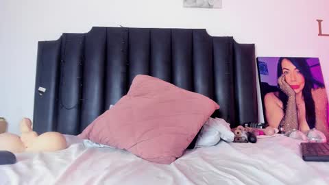 Snapshot of lia_johnsonn chatting on February 20, 2:13 pm Lia Jhonson online show from February 20, 2:13 pm