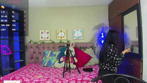 Snapshot of lia_keen chatting on February 12, 8:29 pm lia online show from February 12, 8:29 pm