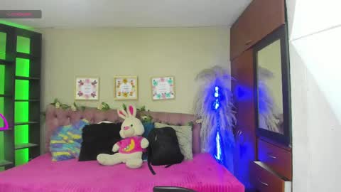 Snapshot of lia_keen chatting on March 6, 8:16 pm lia online show from March 6, 8:16 pm