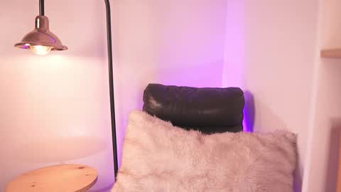 liaa online show from December 15, 8:49 pm