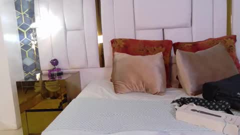 Snapshot of lia_mariana chatting on October 15, 2:51 pm lia_mariana online show from October 15, 2:51 pm