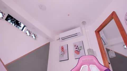 Snapshot of lia_mariana chatting on February 28, 10:39 pm lia_mariana online show from February 28, 10:39 pm
