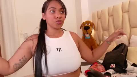 Snapshot of lia_mariana chatting on September 22, 2:37 am lia_mariana online show from September 22, 2:37 am
