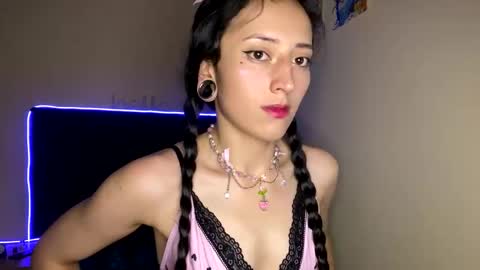 Little Queen Lia  online show from December 22, 9:43 pm