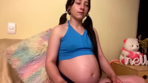 Little Queen Lia  online show from April 16, 12:00 am