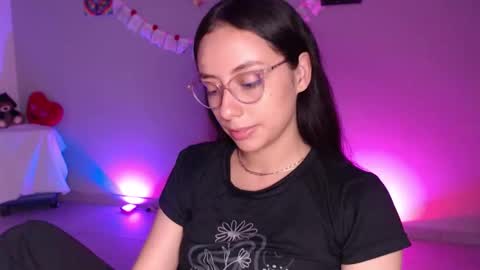   lia  online show from April 7, 2:24 am