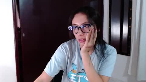 Snapshot of liaa_cute_ chatting on February 14, 5:19 am lia online show from February 14, 5:19 am