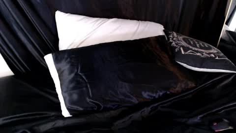 Lia Divina online show from February 8, 4:25 pm