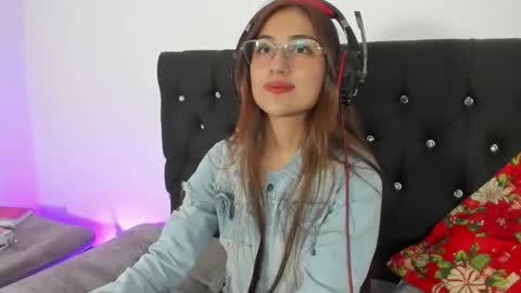 Liah  online show from November 28, 9:55 pm