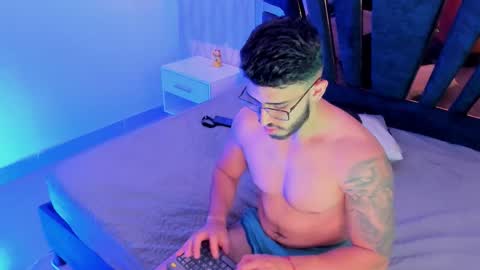 LIAM KLEIN online show from December 4, 1:55 pm