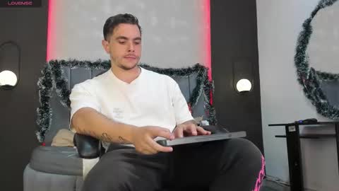 Liam online show from December 3, 11:27 pm