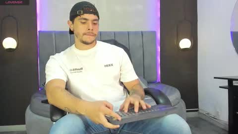 Liam online show from November 14, 9:38 pm