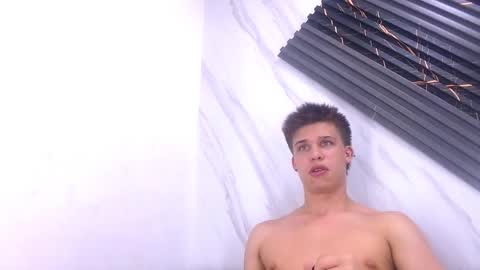 liam_york online show from February 28, 9:19 pm