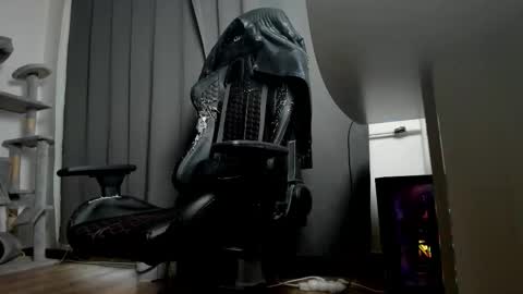 Liam online show from November 8, 8:39 am