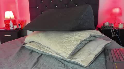 liamtrevor online show from December 19, 1:23 am