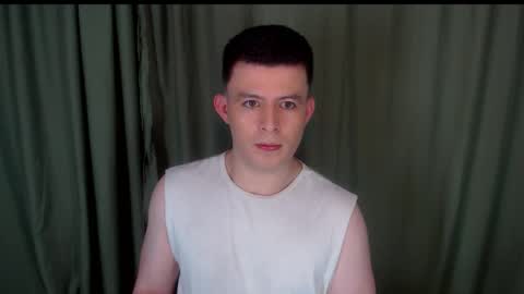 Snapshot of lian_eathan chatting on October 27, 2:33 am lian_eathan online show from October 27, 2:33 am