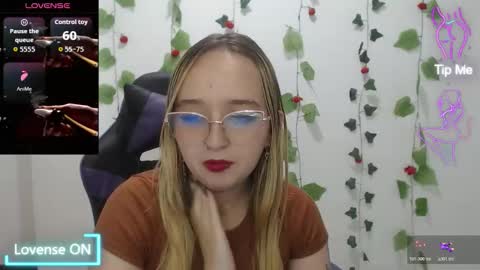 Lia Roberts online show from February 3, 2:41 am