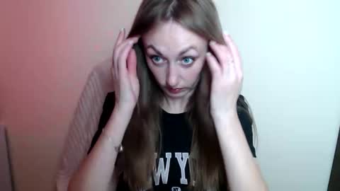 Lia online show from June 5, 11:59 am