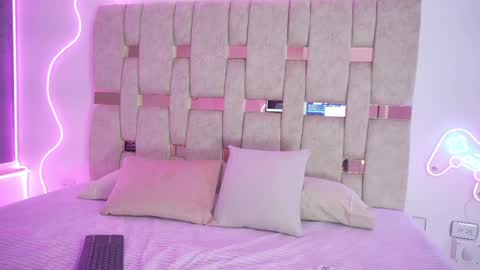 liasuaza online show from March 30, 2:39 pm