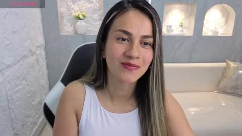 Snapshot of liat_white_tx chatting on September 27, 1:42 pm Online 800 to 1400 online show from September 27, 1:42 pm