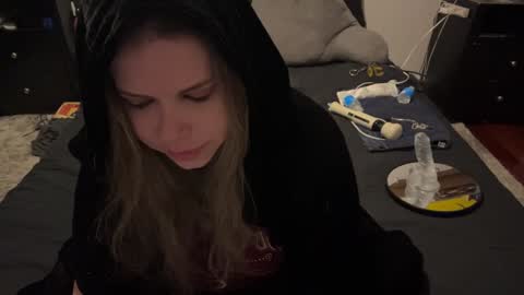 Libby Deetz online show from December 9, 1:02 pm