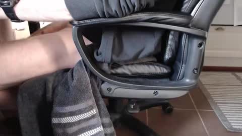 lickerxx46 online show from April 13, 2:43 pm