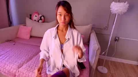 Lihn Pham online show from March 19, 3:12 am