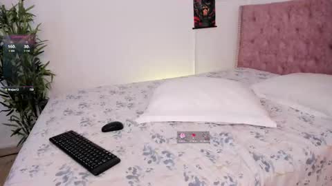 Lia Sweet online show from September 11, 4:30 pm