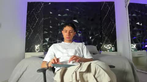 L I I A M online show from March 10, 10:50 am