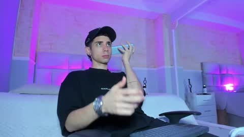 L I I A M online show from March 3, 2:49 pm