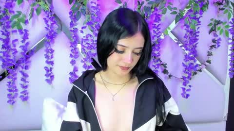 Snapshot of liinzy_rouse chatting on October 20, 2:44 pm Brittany online show from October 20, 2:44 pm