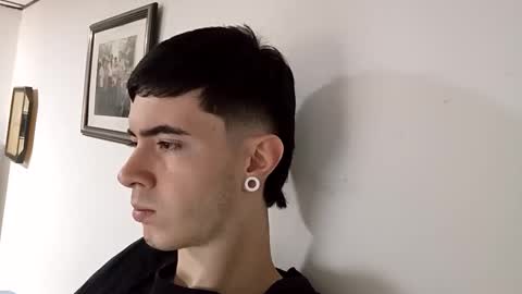 liio____ online show from May 11, 6:49 pm
