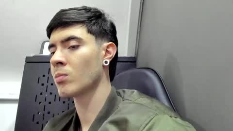 liio____ online show from May 17, 5:49 am